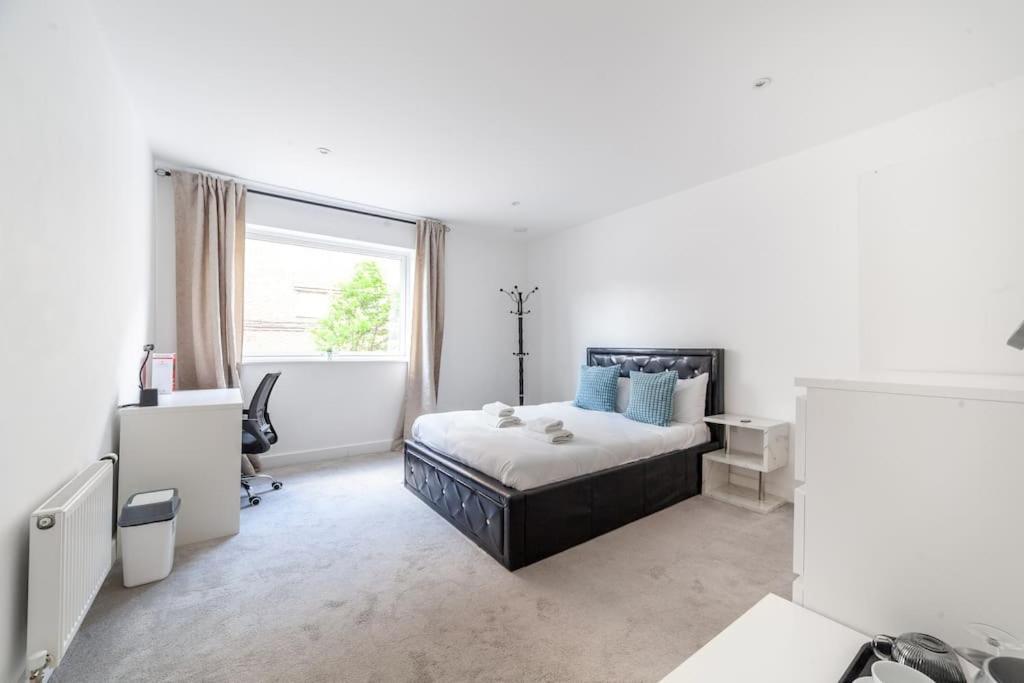 Stunning 5-bedroom Retreat In The Heart Of * Londen